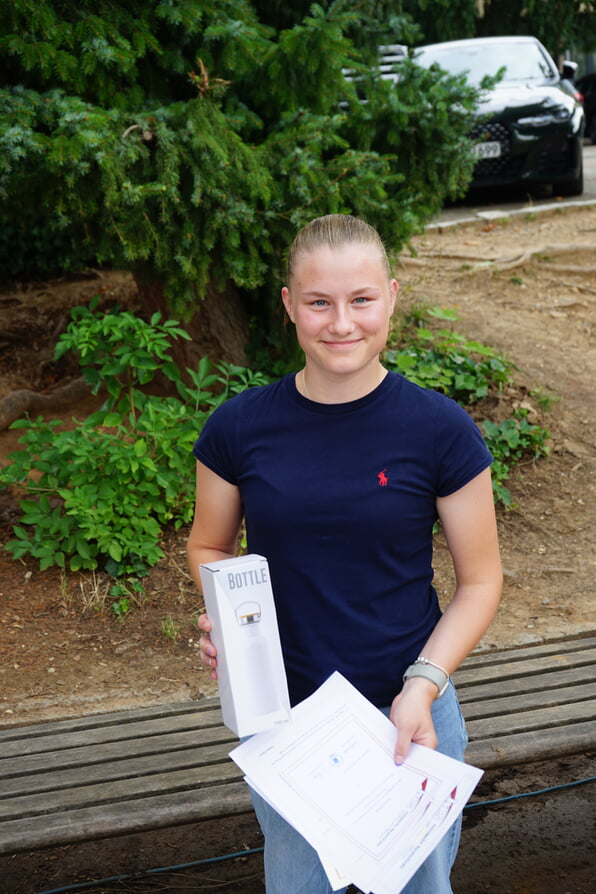 Klara Altig (9b) wurde als Schulbeste des aktuellen Jahrgangs geehrt